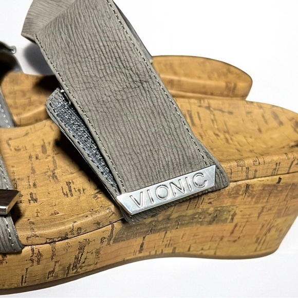 🌻Vionic Gray Pepper Ruched Leather Cork Wedge Slide Sandals Size 7W (wide) - Picture 2 of 11